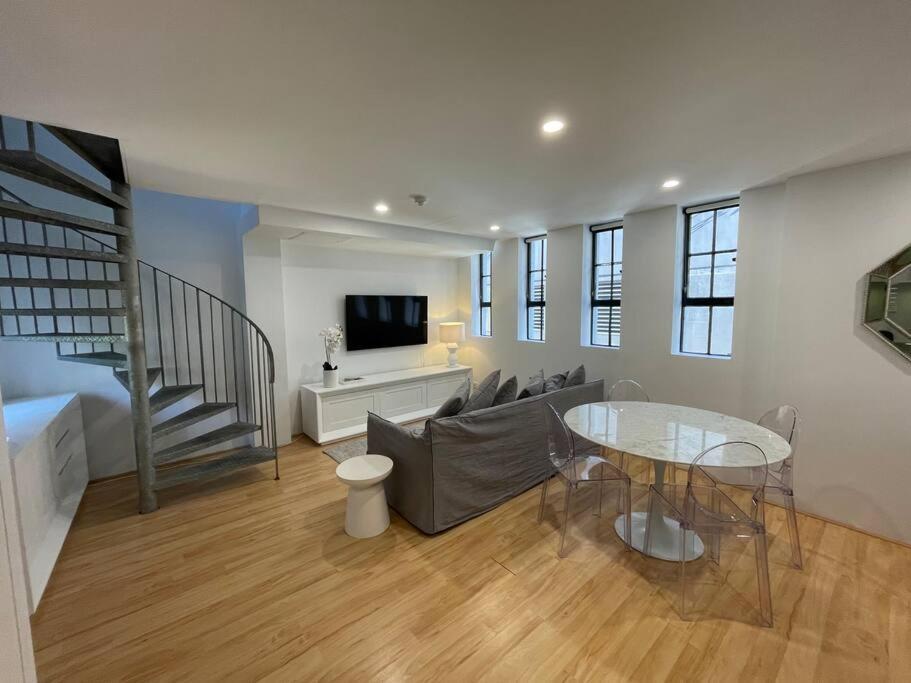 Apartment Modern 2 Bedroom Warehouse Conversion