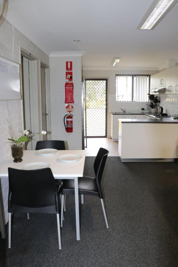 Western Village - Hawkesbury Hostel *