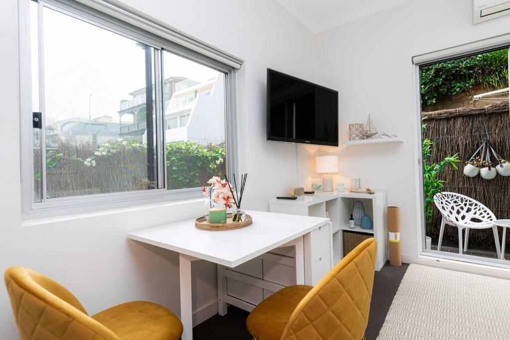 Bright Beachfront With Terrace & Aircon
