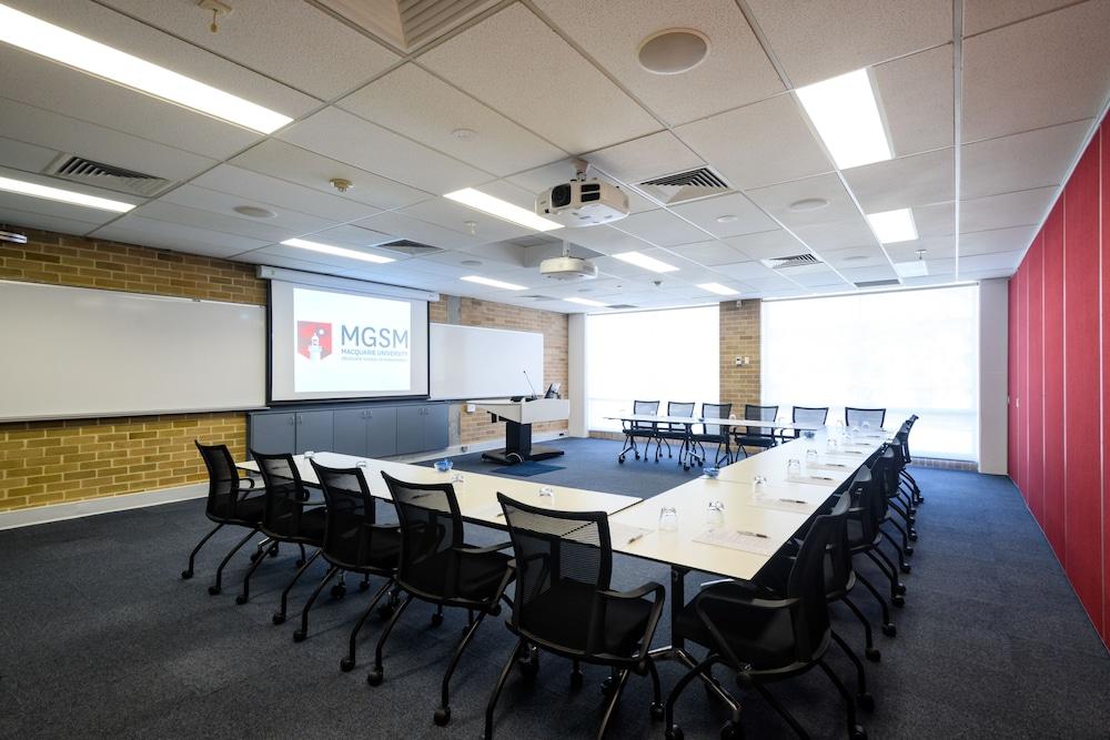 Hotel Lakeside And Conference Centre Sydney