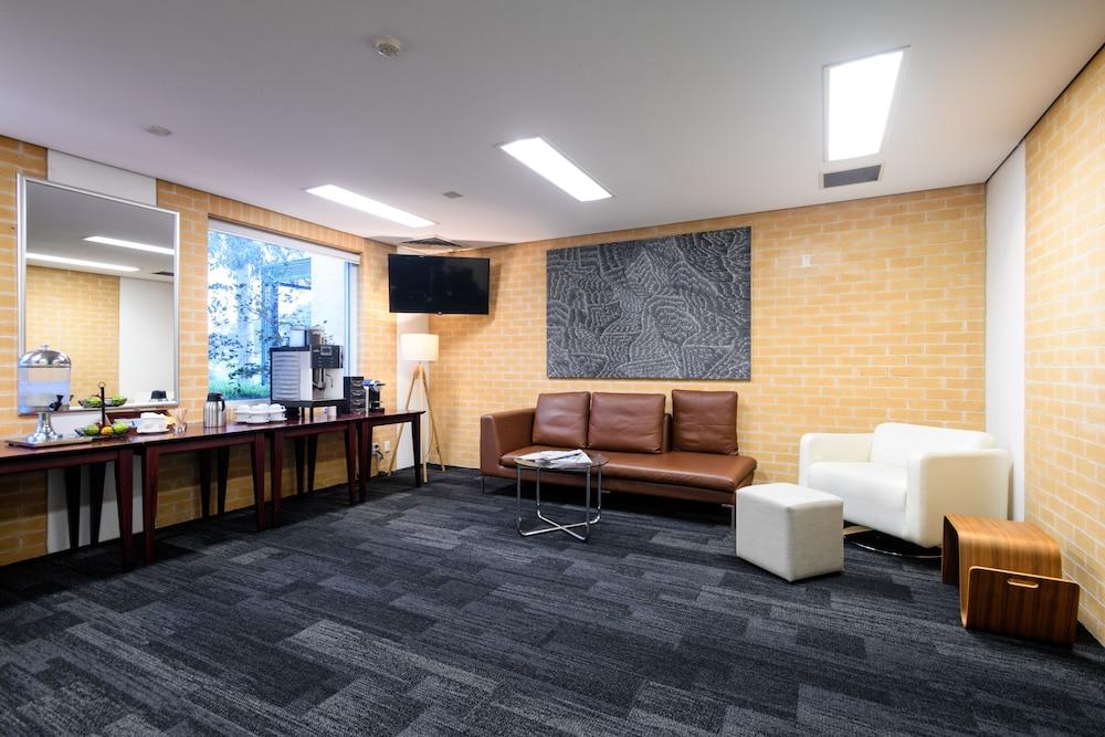 Hotel Lakeside And Conference Centre Sydney