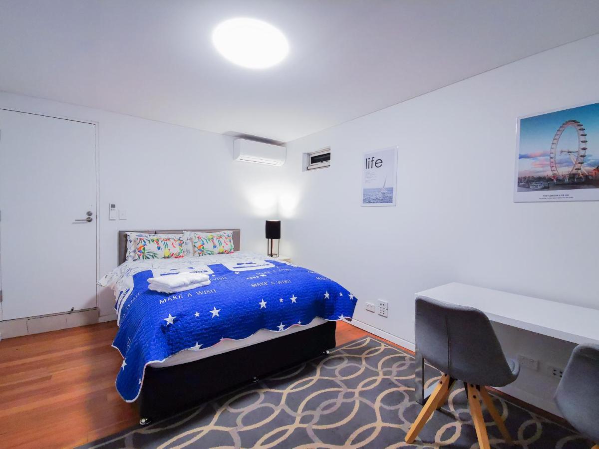 Glebe House Homestay *