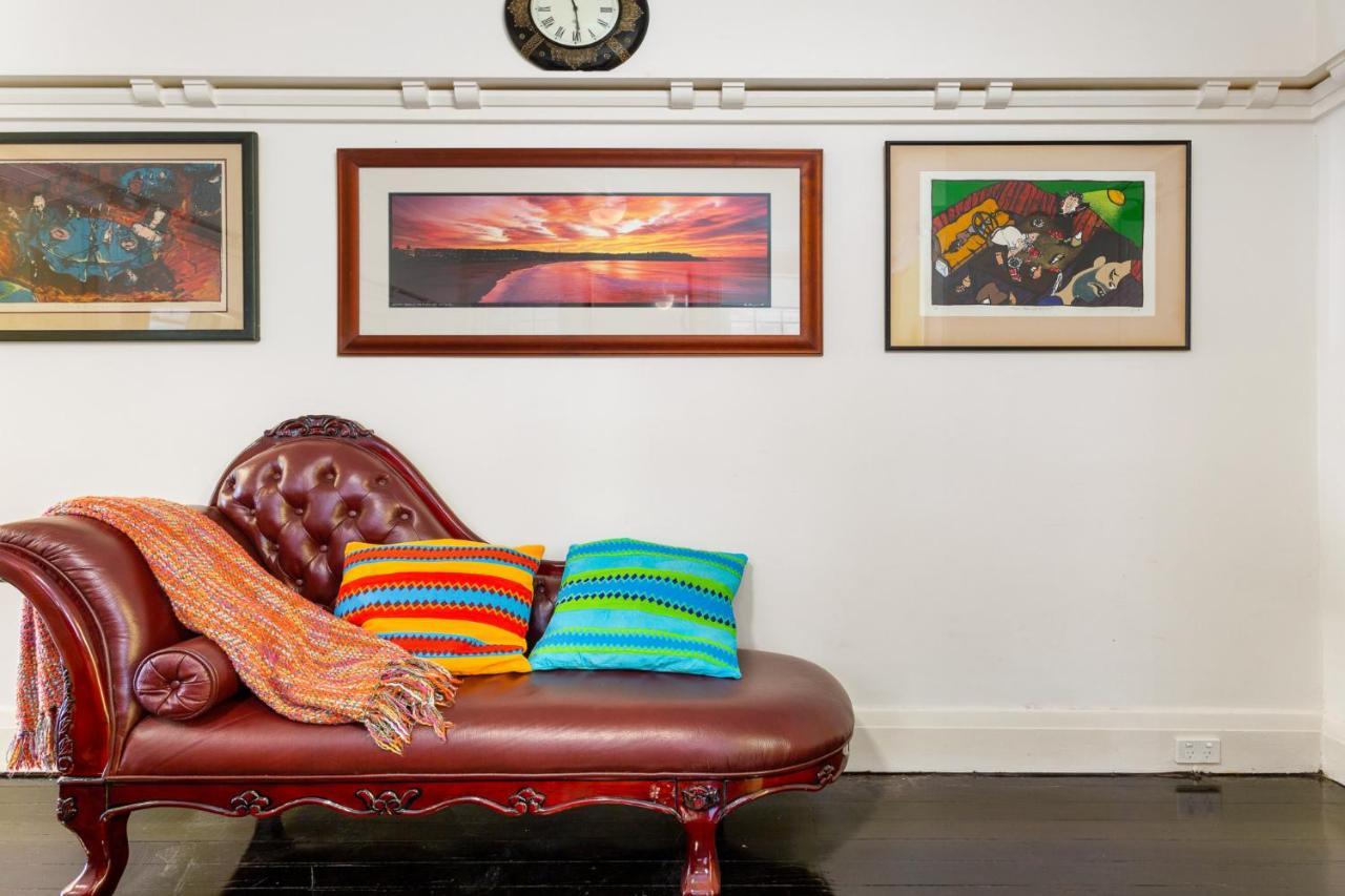 Eclectic Art Deco In Great Location Sydney