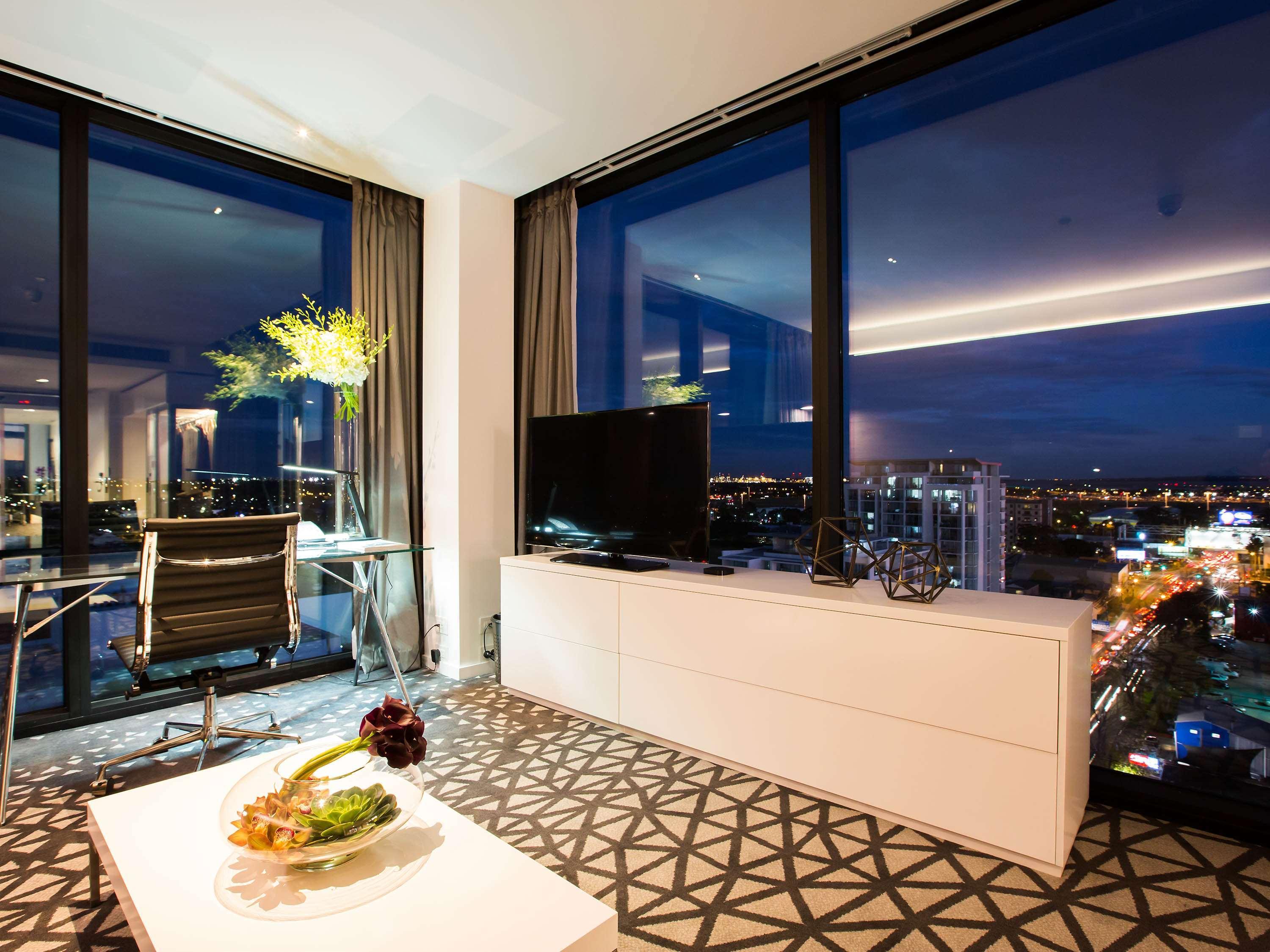 Hotel Pullman Airport 5*