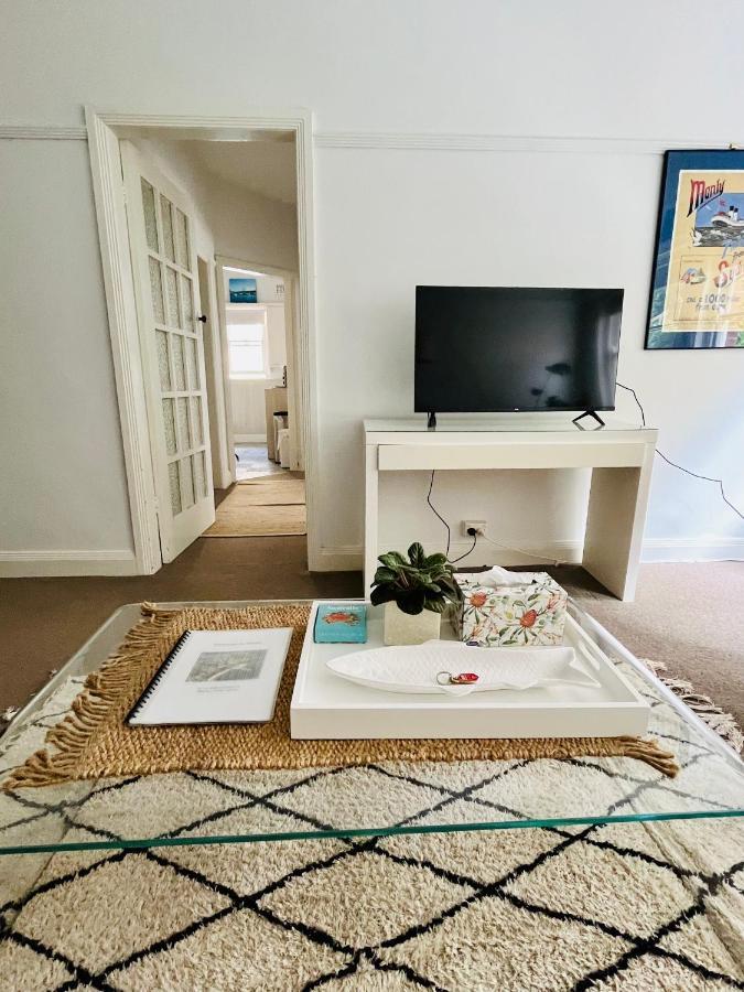 Sunny 2br In Manly - Steps To Beaches, Shops, Cafes Apartment Sydney