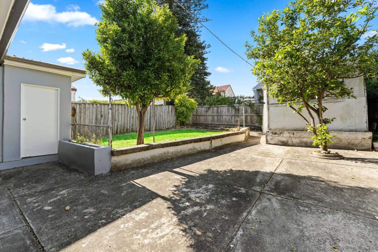 4 Bedroom House 500m To Drummoyne Bay Run Holiday home