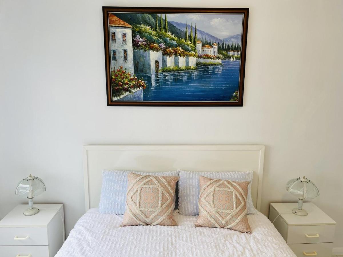 Spectacular Views Of Harbour With Car Space Apartment *