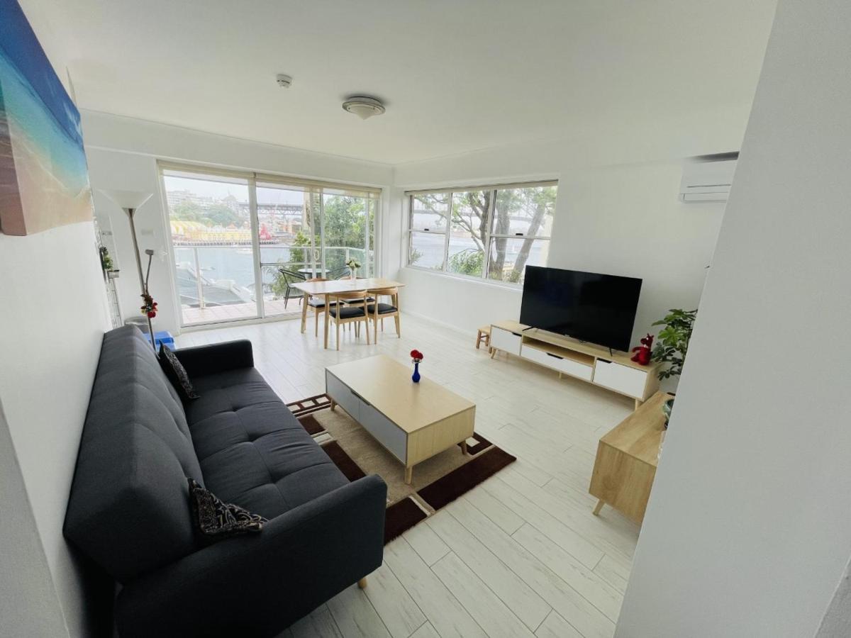 Spectacular Views Of Harbour With Car Space Apartment *