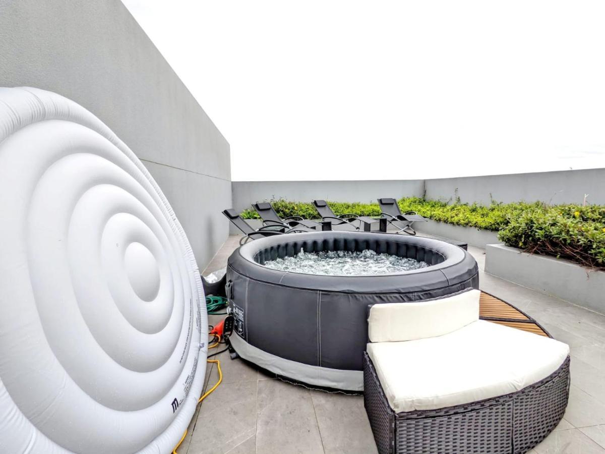 Apartment Grandeur 4 Bedroom Penthouse, With Pool And Private Rooftop Hottub, No Parties! Sydney