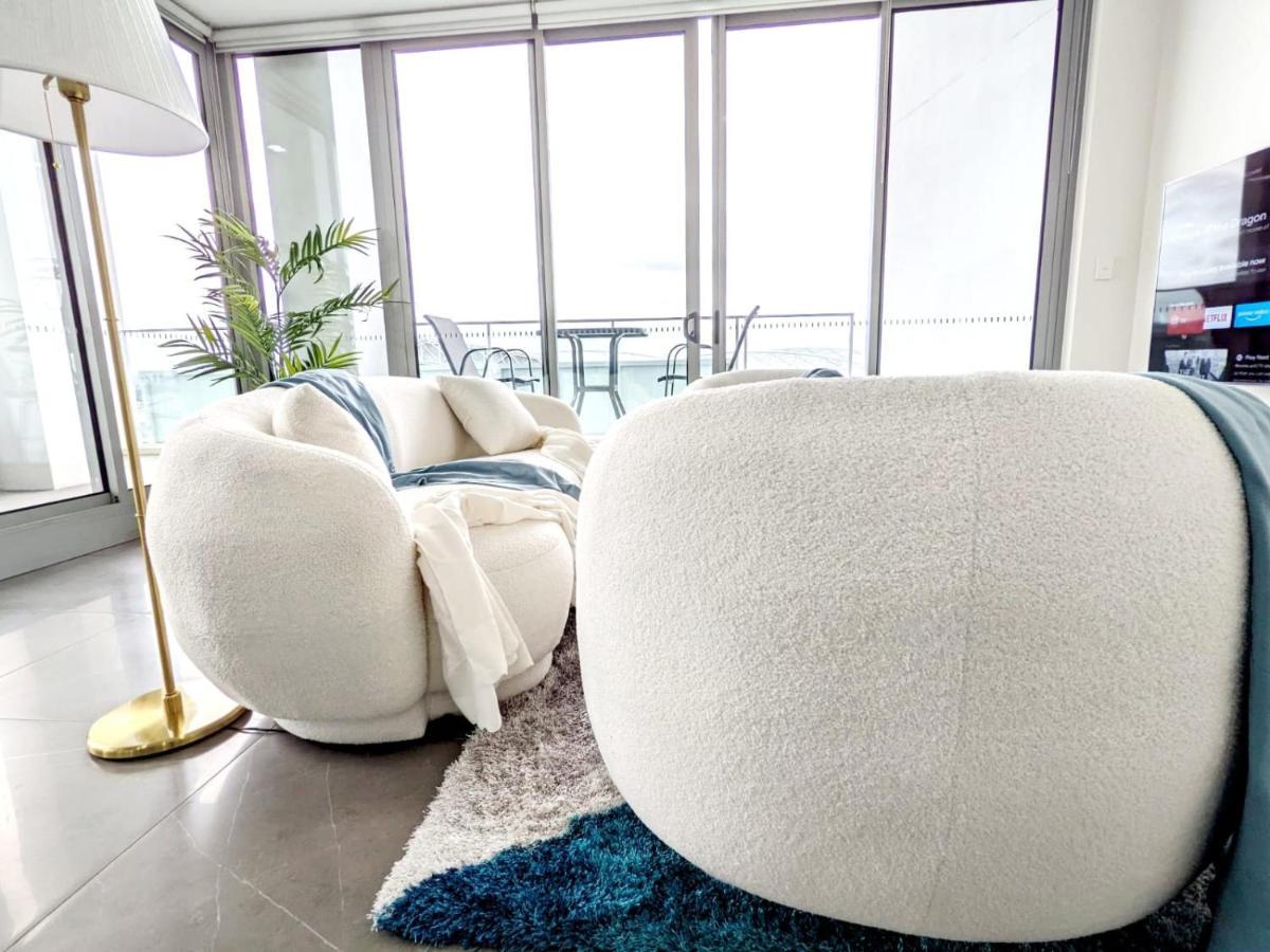 Apartment Grandeur 4 Bedroom Penthouse, With Pool And Private Rooftop Hottub, No Parties!