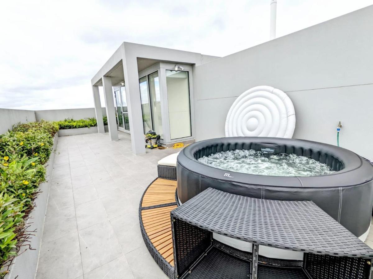 Grandeur 4 Bedroom Penthouse, With Pool And Private Rooftop Hottub, No Parties! Sydney