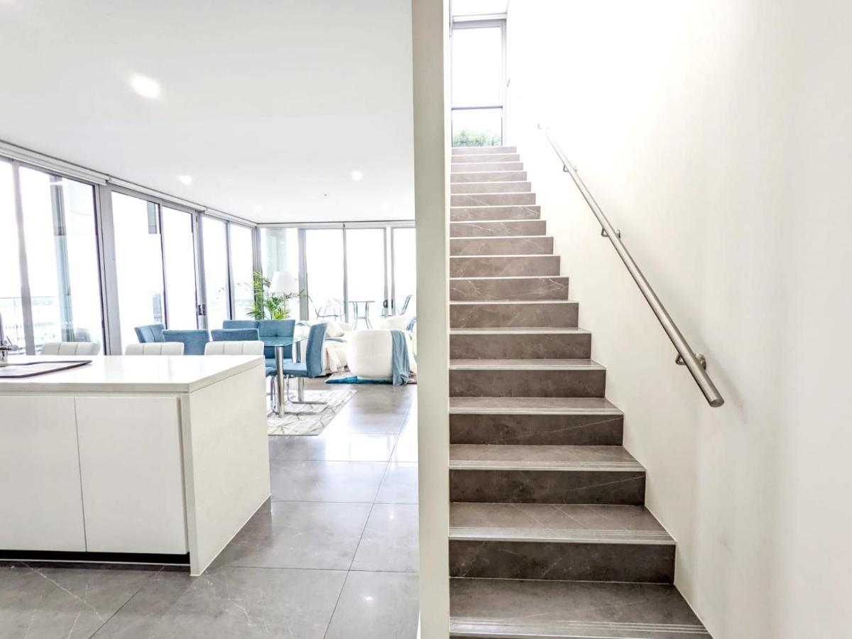 Grandeur 4 Bedroom Penthouse, With Pool And Private Rooftop Hottub, No Parties! Apartment