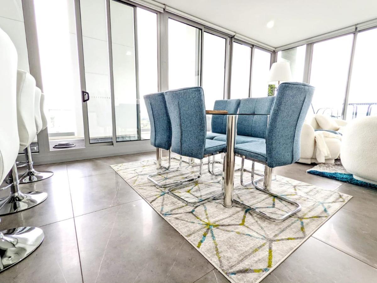 Apartment Grandeur 4 Bedroom Penthouse, With Pool And Private Rooftop Hottub, No Parties! *