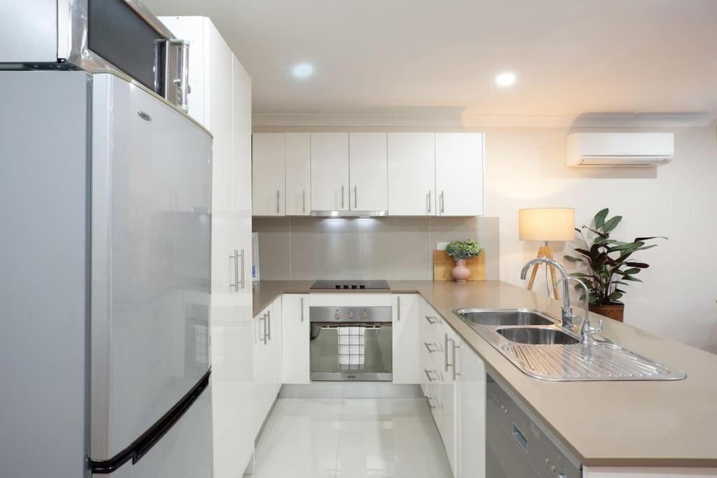 Huge 3 Bed Camperdown Garden W Parking Aircon *