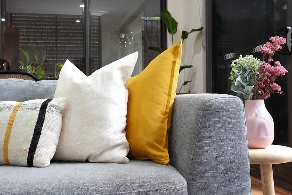 Huge 3 Bed Camperdown Garden W Parking Aircon Apartment Sydney