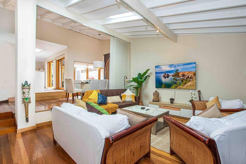 Pousada Luxury Retreat - 4bed House W/parking - Mins From Cbd *