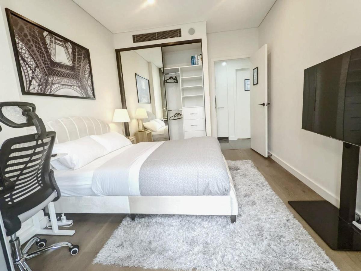 Apartment Grandeur 4 Bedroom Penthouse, With Pool And Private Rooftop Hottub, No Parties! *