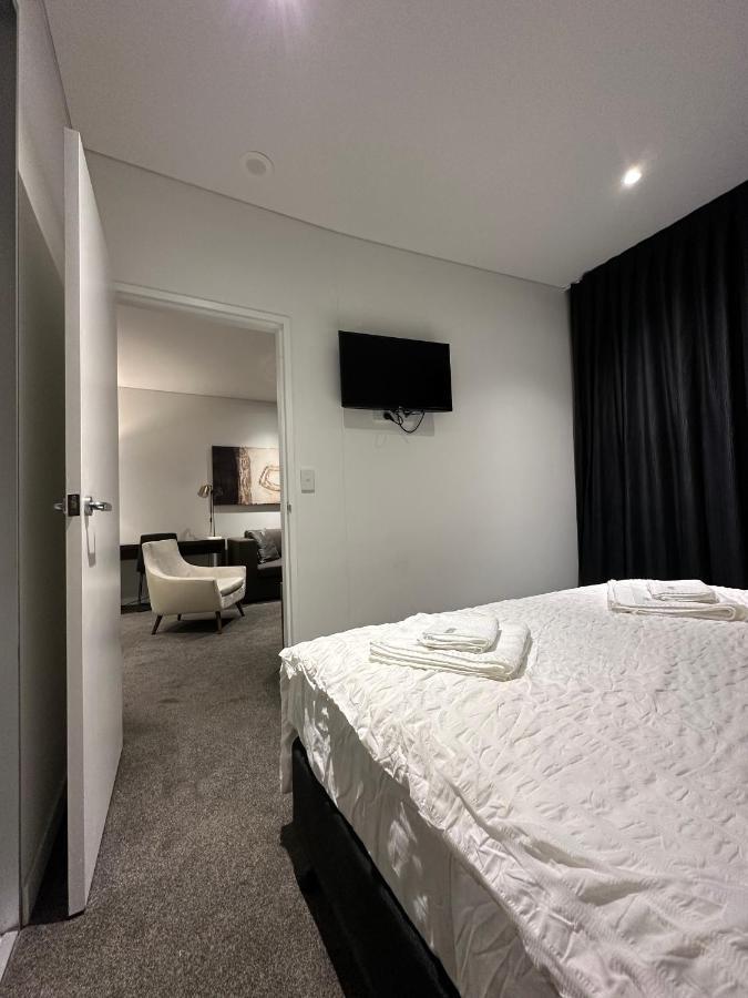 Chatswood Cbd Modern Apartment *