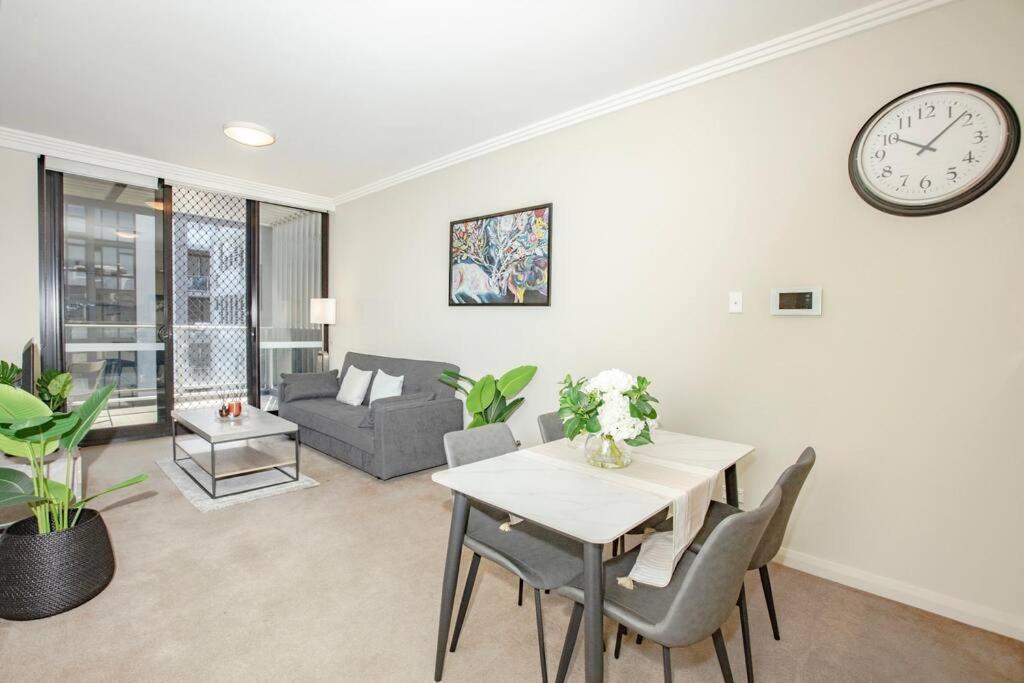Cozy Apt In Wentworth Point