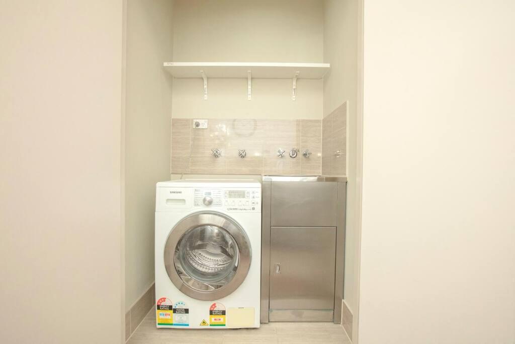 Cozy Apt In Wentworth Point *