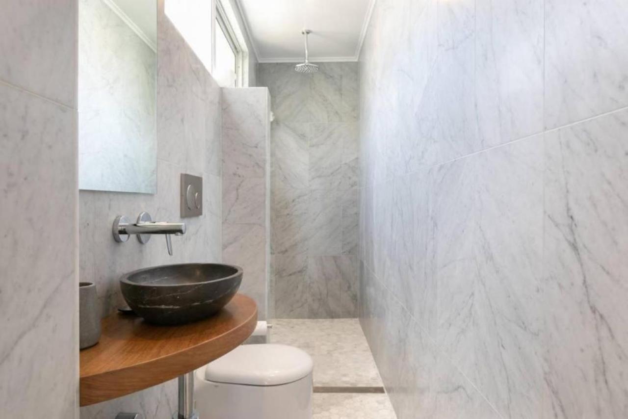 Apartment Upscale Cliffside With Ocean Views North Bondi