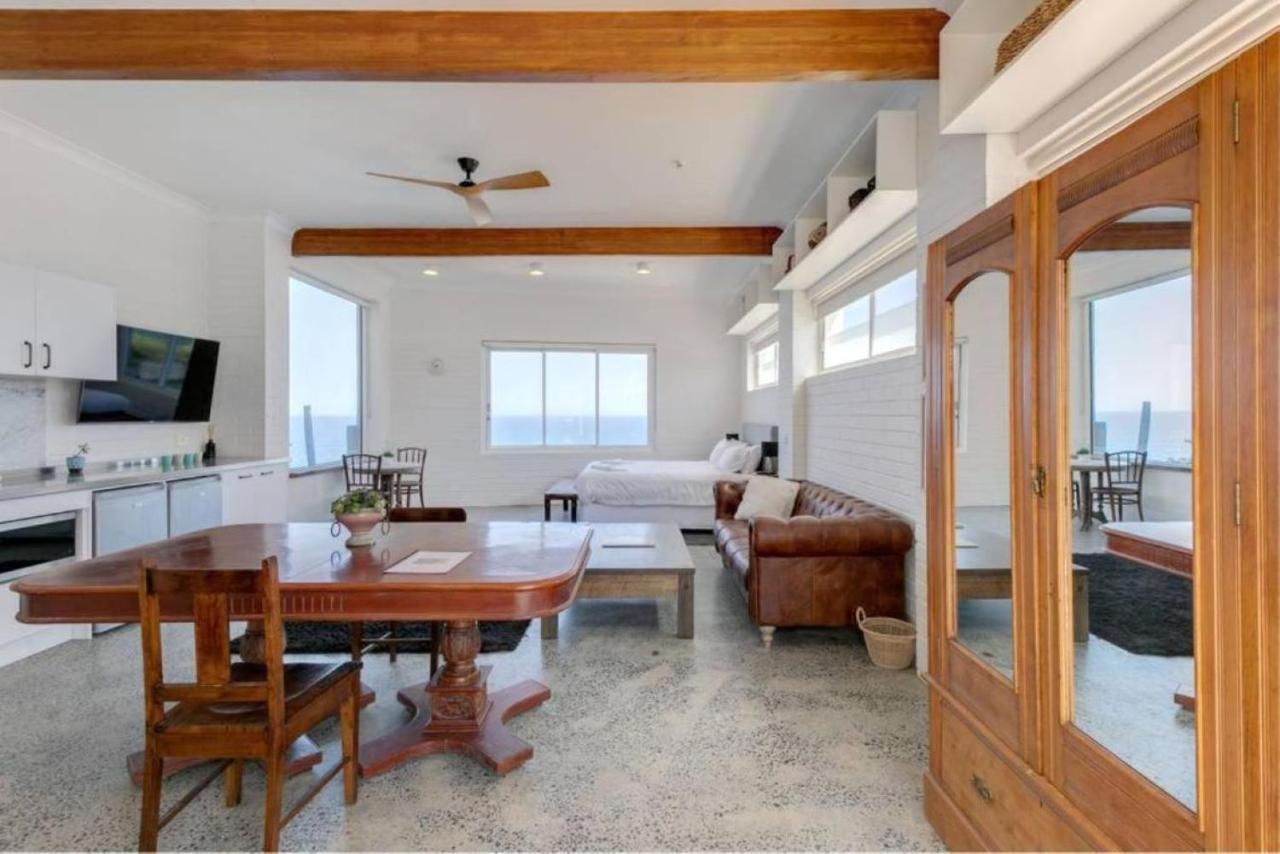 Upscale Cliffside With Ocean Views North Bondi Apartment *