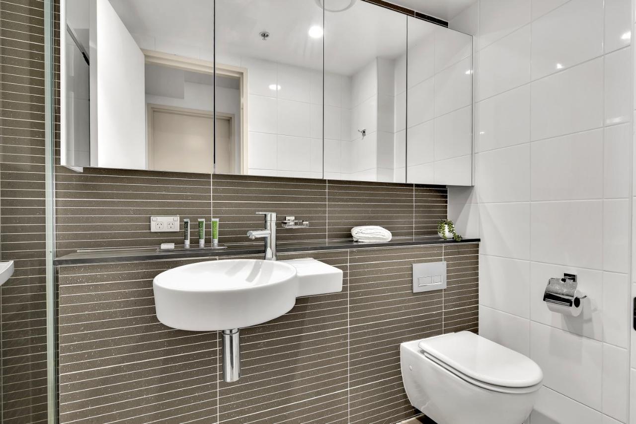 North Large Two Bedroom Mil2302 * Sydney
