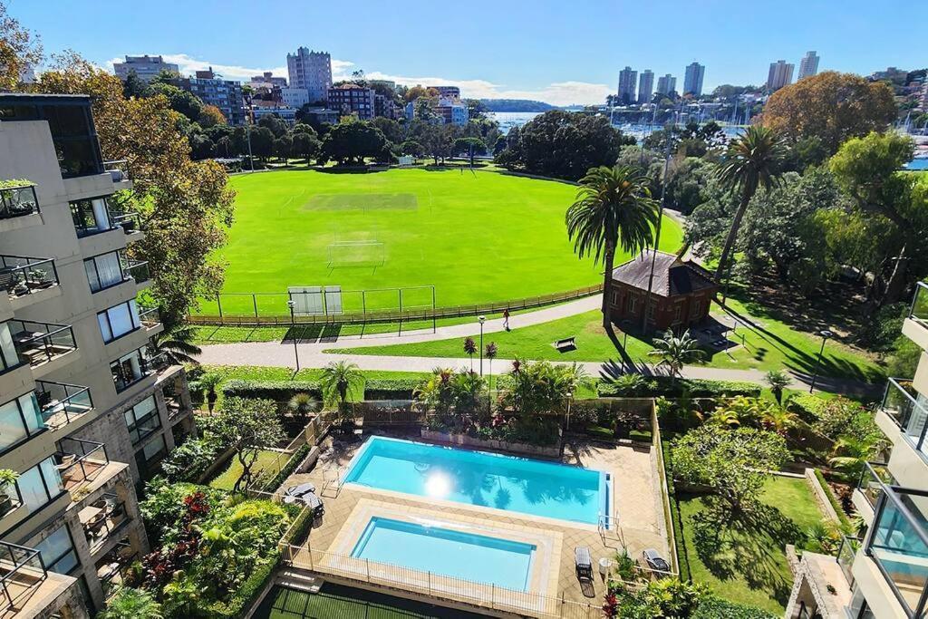 Penthouse With Private Terrace, Parking + 2 Pools Sydney