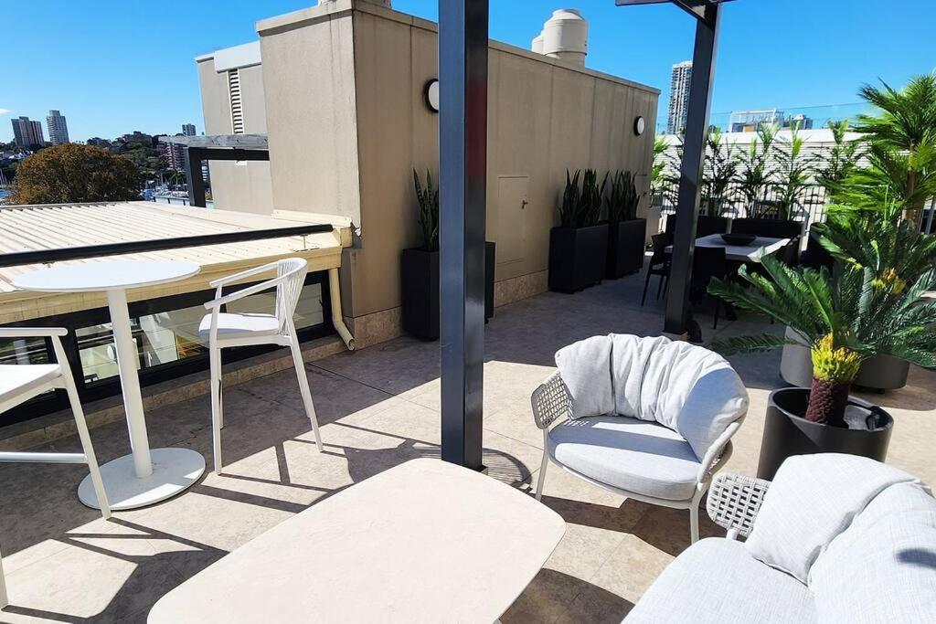 Penthouse With Private Terrace, Parking + 2 Pools * Sydney