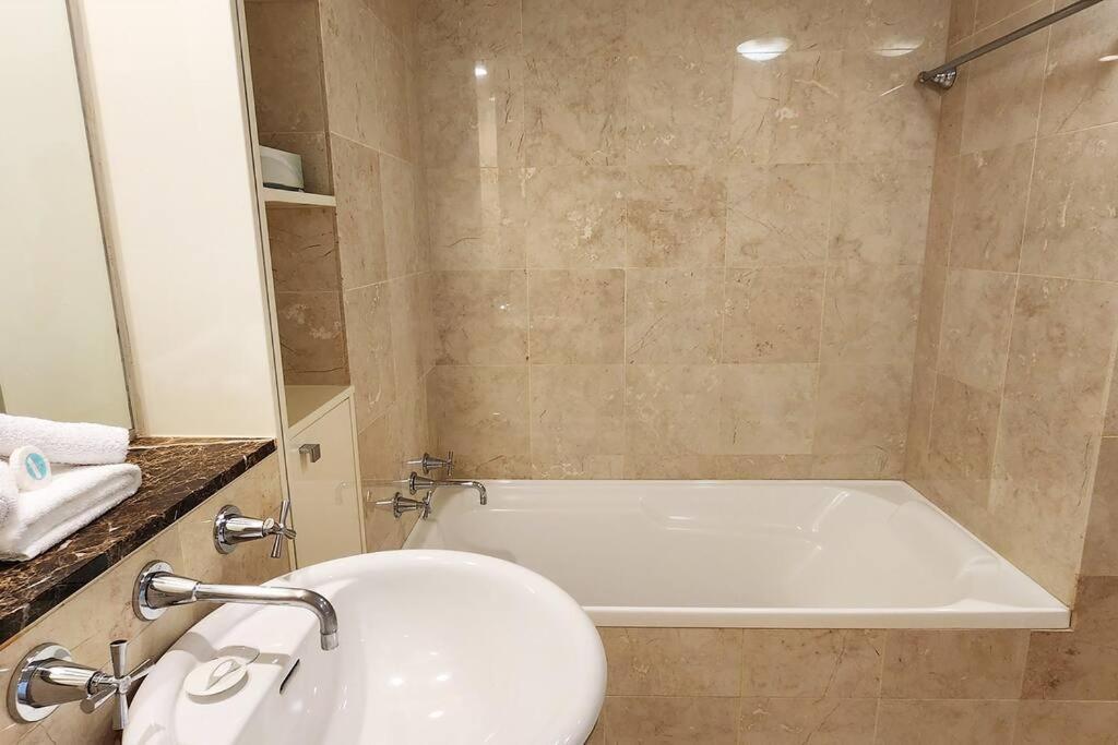 Penthouse With Private Terrace, Parking + 2 Pools *
