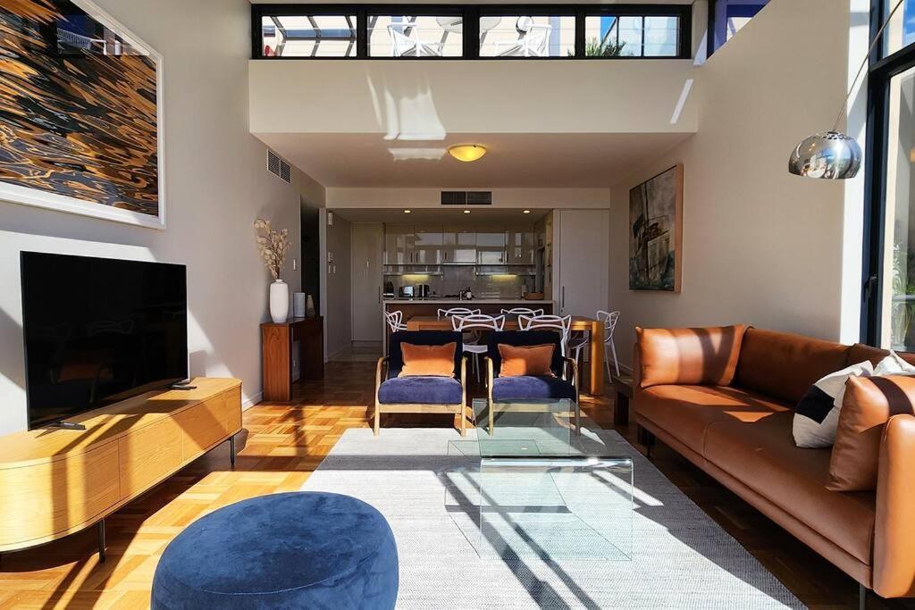 Apartment Penthouse With Private Terrace, Parking + 2 Pools Sydney