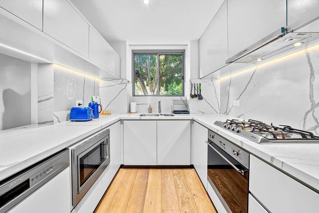 Triplex Design Luxury Townhouse In Rosebery