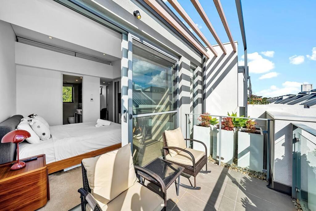 Triplex Design Luxury Townhouse In Rosebery Holiday home