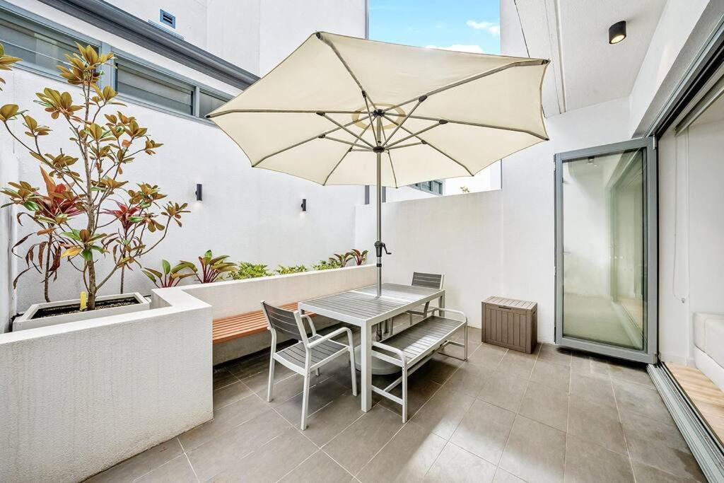 Triplex Design Luxury Townhouse In Rosebery *