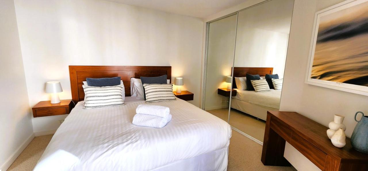 Penthouse With Private Terrace, Parking + 2 Pools * Sydney