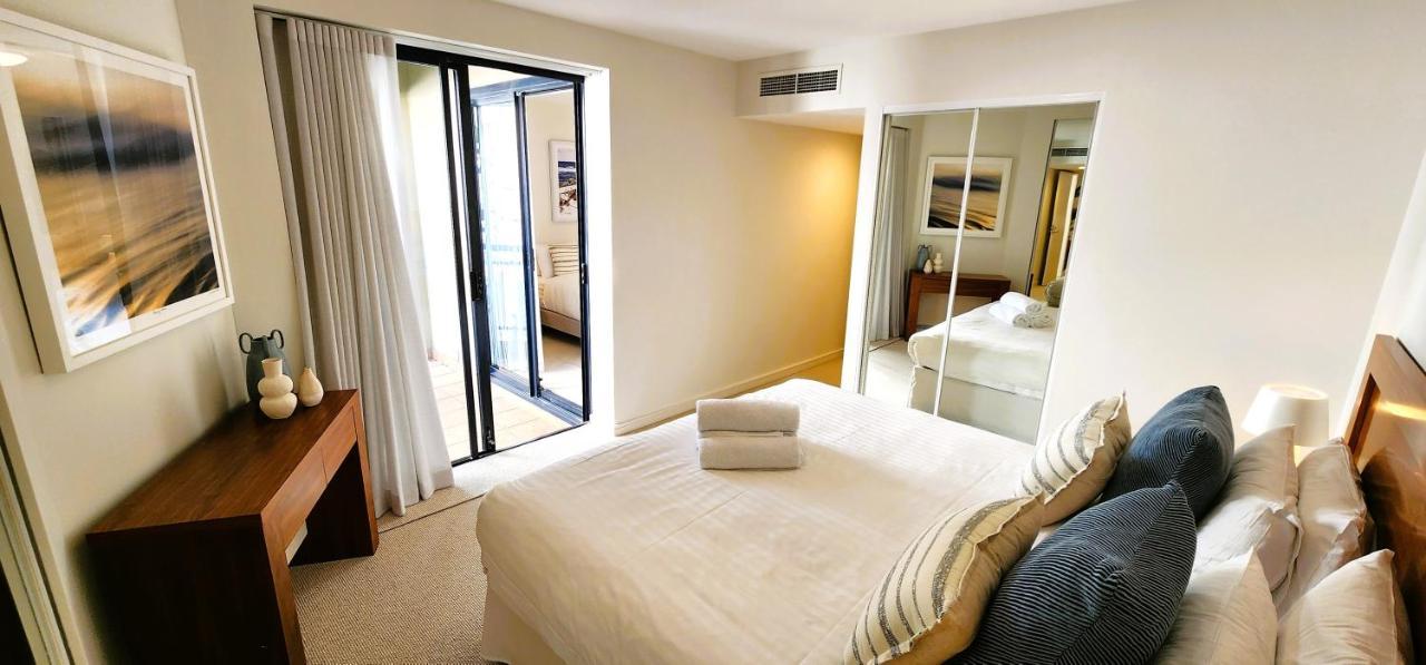 Penthouse With Private Terrace, Parking + 2 Pools Sydney