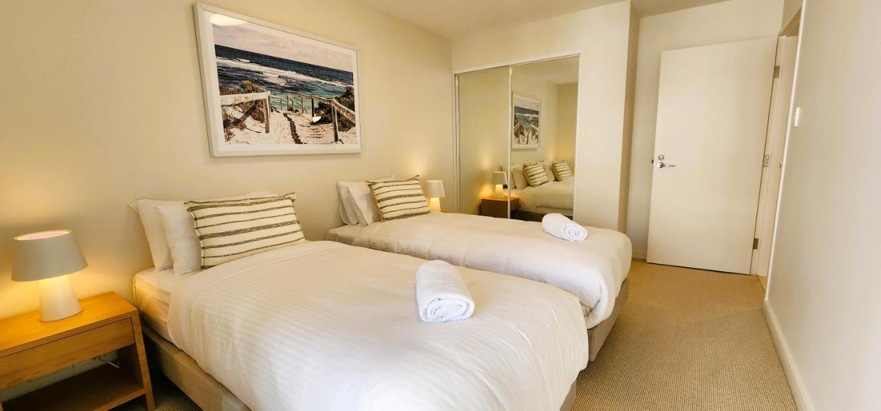 Penthouse With Private Terrace, Parking + 2 Pools Sydney