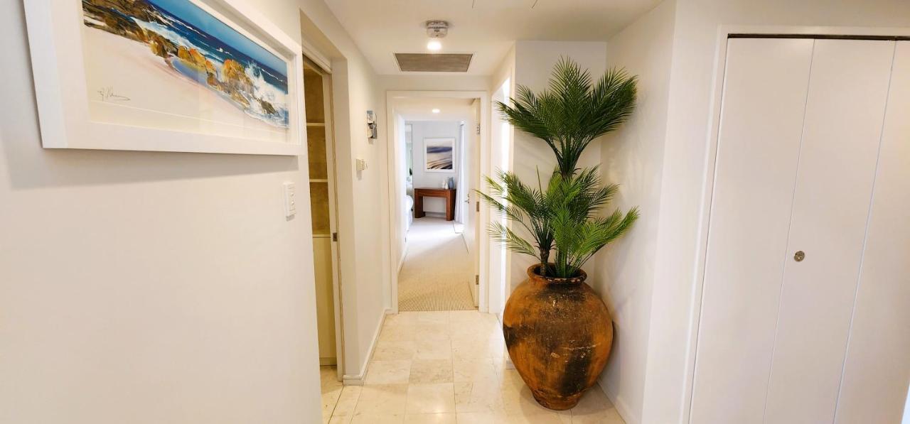 Penthouse With Private Terrace, Parking + 2 Pools *