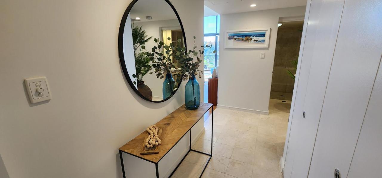 Penthouse With Private Terrace, Parking + 2 Pools Sydney