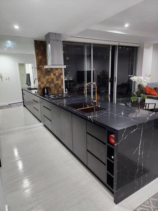 Bondi Junction Beauty * Sidney