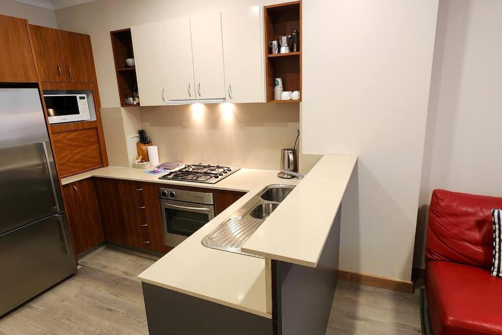 Location And Lifestyle - 2 Bed, 2 Bath And Parking Apartment Sydney