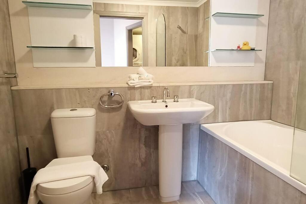 Location And Lifestyle - 2 Bed, 2 Bath And Parking Apartment Sydney