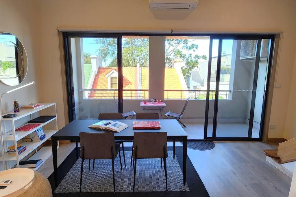 Apartment Location And Lifestyle - 2 Bed, 2 Bath And Parking *