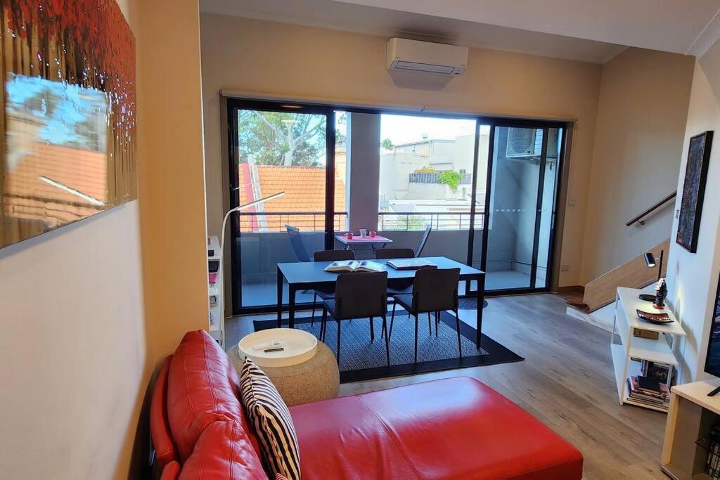 Apartment Location And Lifestyle - 2 Bed, 2 Bath And Parking