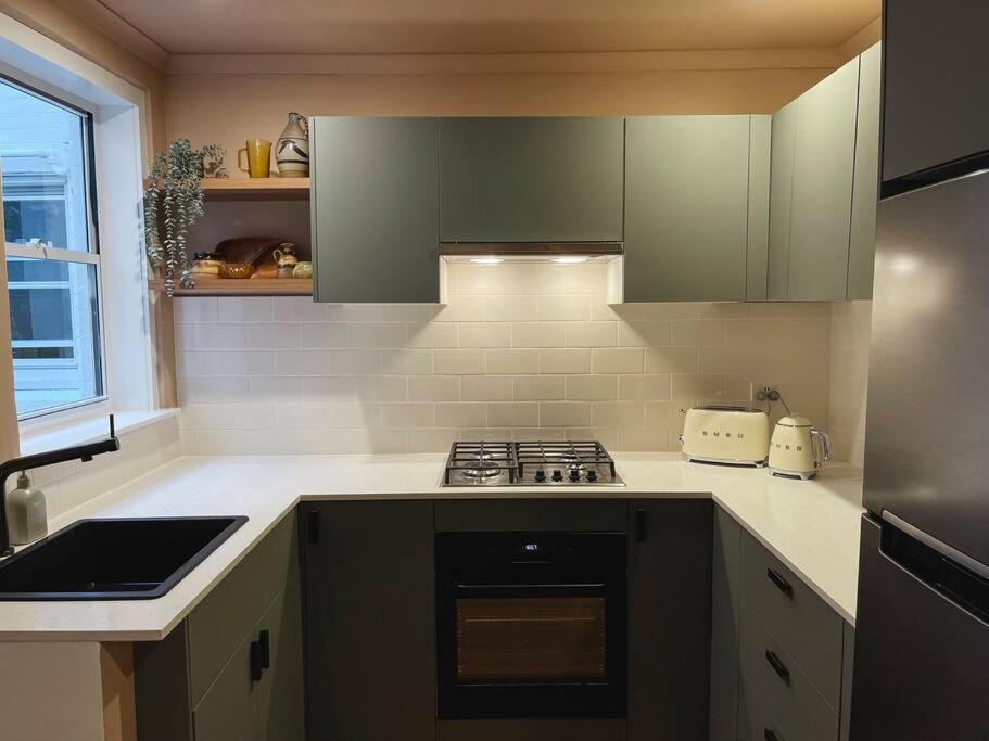 Roosevelt - Potts Point *