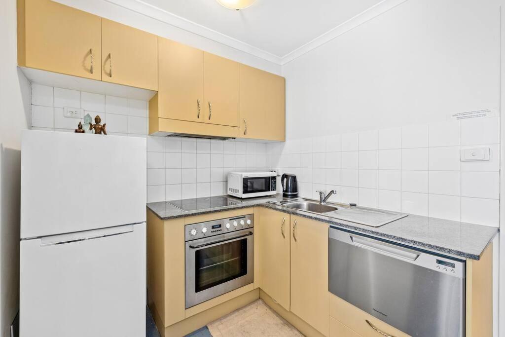 Chippendale With Pool, Gym And Balcony Self Catering * Sydney