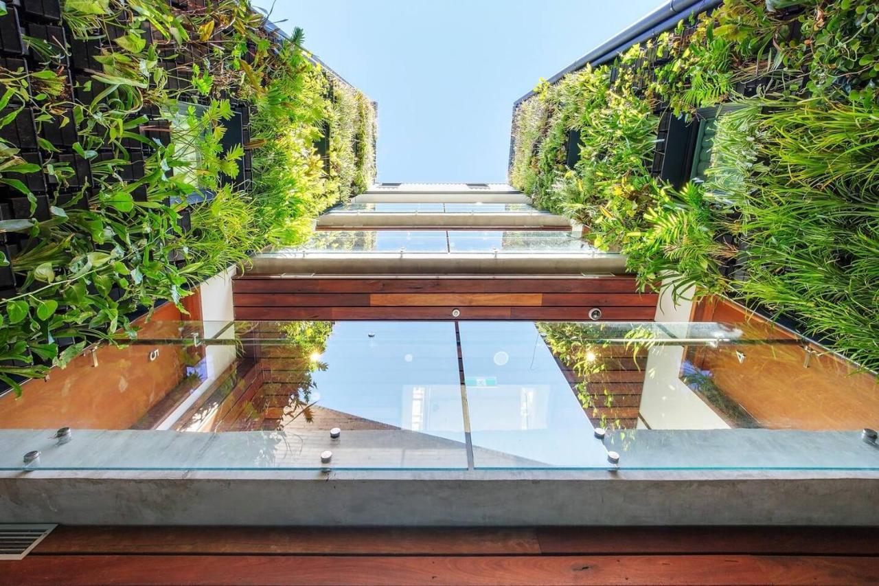 'the Fern' Split-level Eco Luxury With Lush Courtyard *