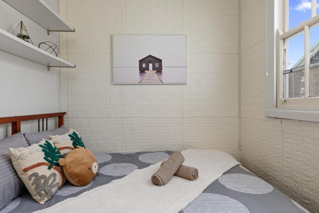 Cozy House In Kensington Near Unsw & Light Railway * Sydney