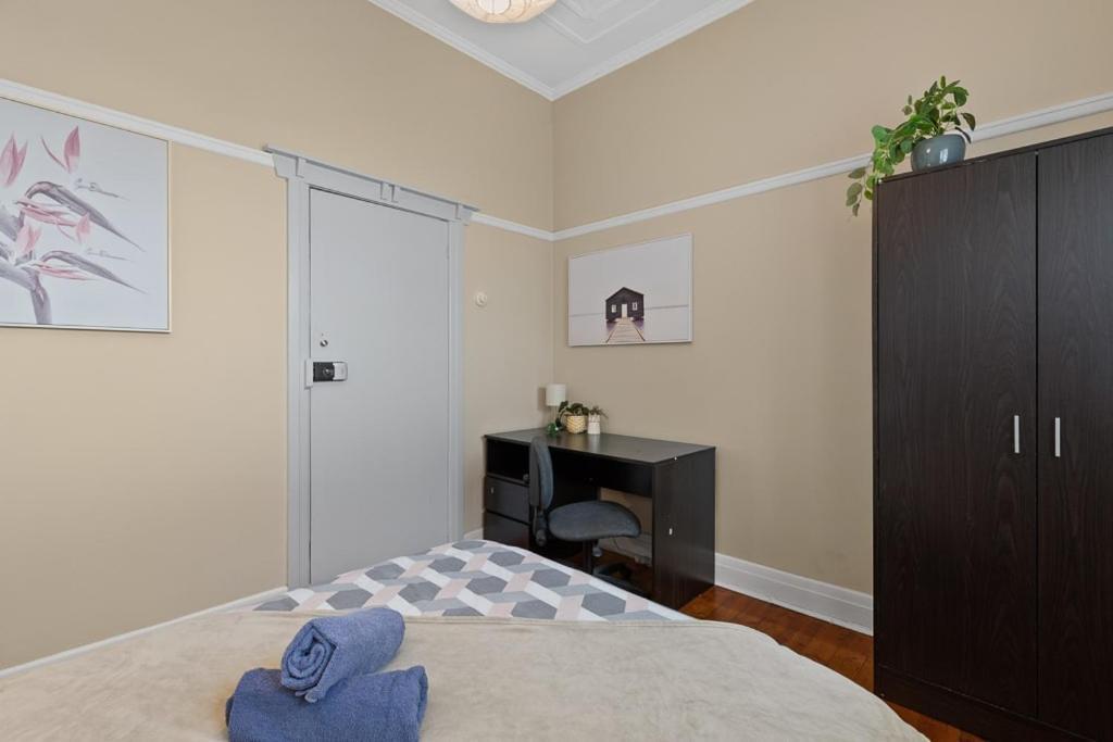 Cozy House In Kensington Near Unsw & Light Railway * Sydney