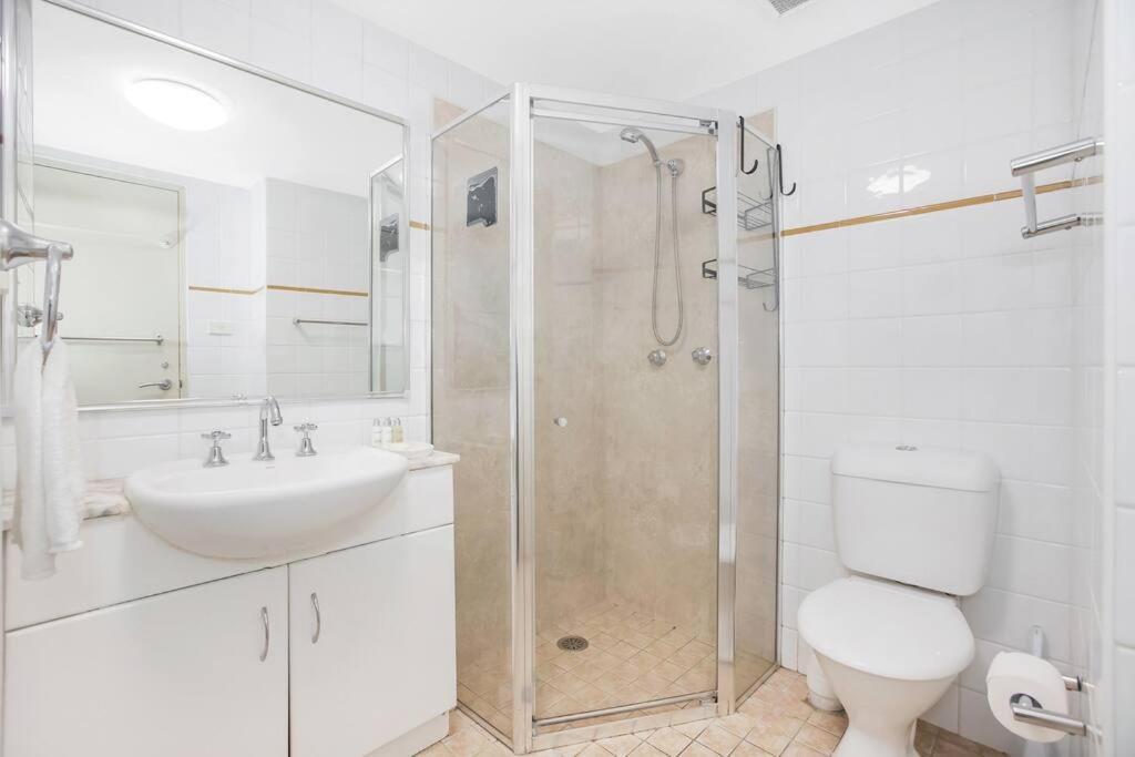 Perfect Manly Retreat, In The Heart Of Manly, Family & Couple Friendly With Car Spot Apartment *